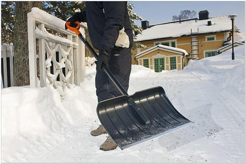 Скрепер для снега Fiskars 1026792