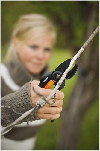 Секатор контактный Fiskars 111250